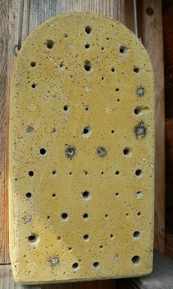 Tonstein als Nisthilfe für Wildbienen